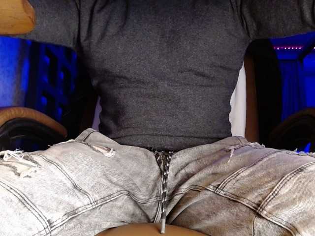 Live sex webcam photo for BigDick1387 #276623579