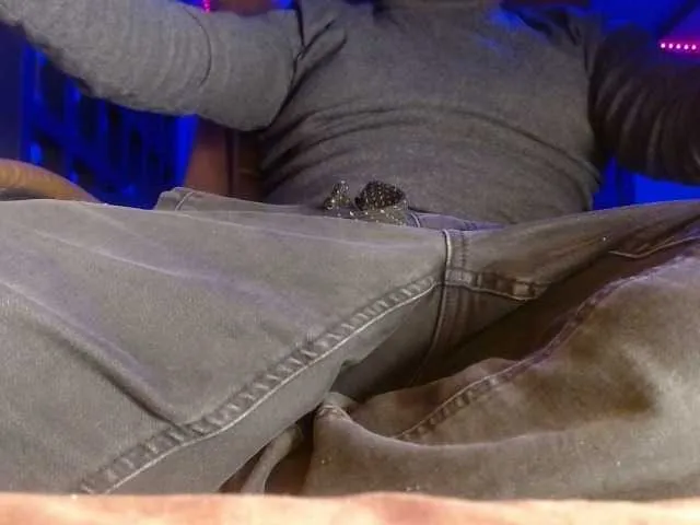 Live sex webcam photo for BigDick1387 #277080194