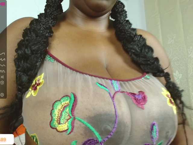 Live sex webcam photo for BigHotBrunette #275497090