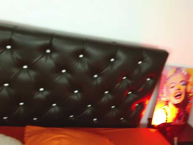 Live sex webcam photo for BigHotBrunette #275572175