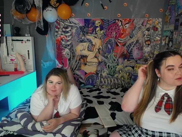 Live sex webcam photo for BigLesbians #276541828