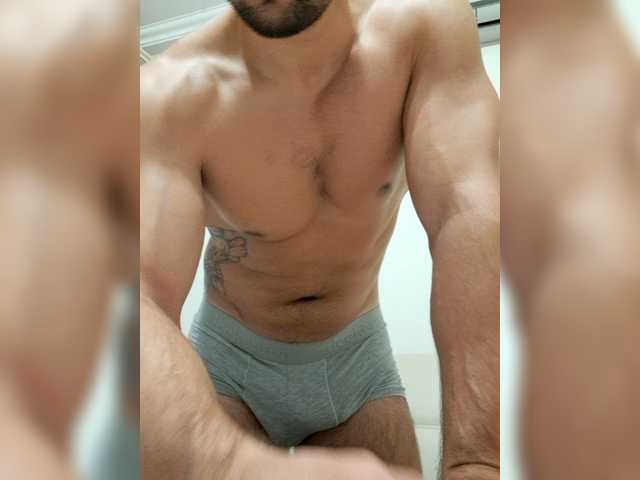 Live sex webcam photo for BigMen992 #276321645