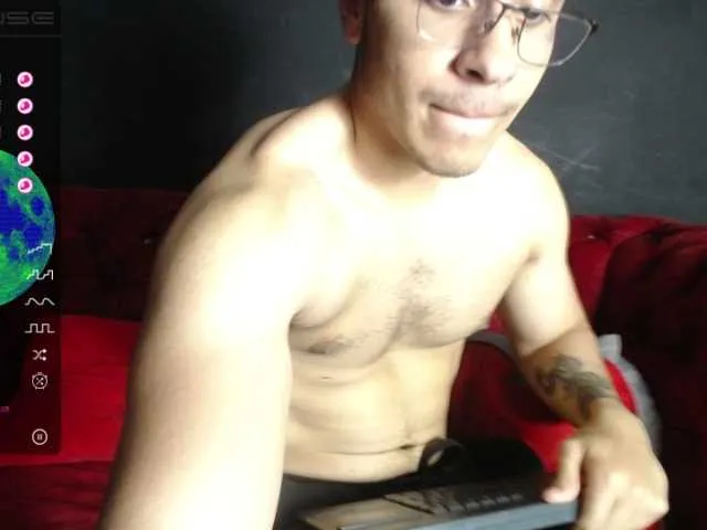 Live sex webcam photo for BigSinatra #275469667