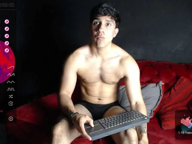 Live sex webcam photo for BigSinatra #275482768