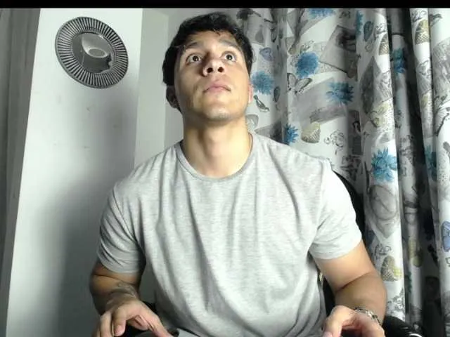 Live sex webcam photo for BigSinatra #275503844
