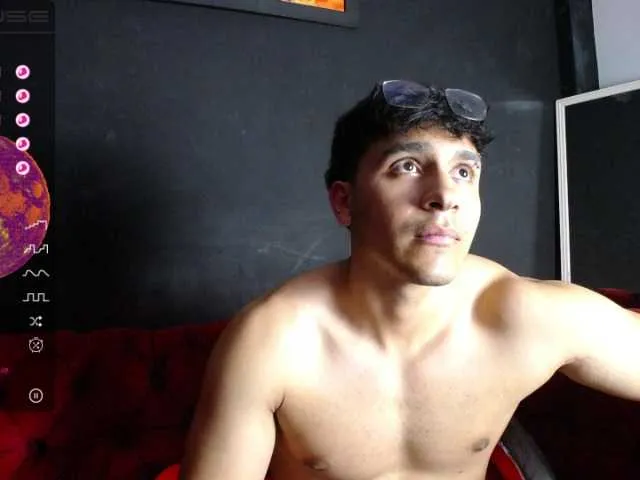 Live sex webcam photo for BigSinatra #275616643