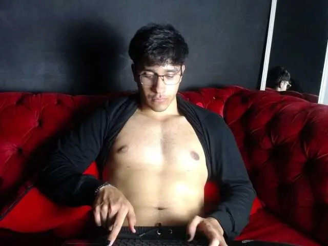 Live sex webcam photo for BigSinatra #275815088
