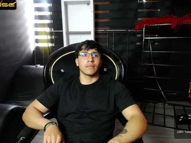 Live sex webcam photo for BigSinatra #275828751