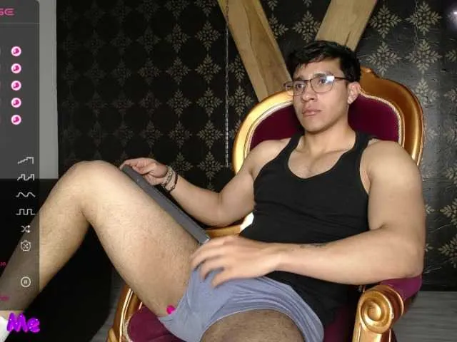 Live sex webcam photo for BigSinatra #276215079