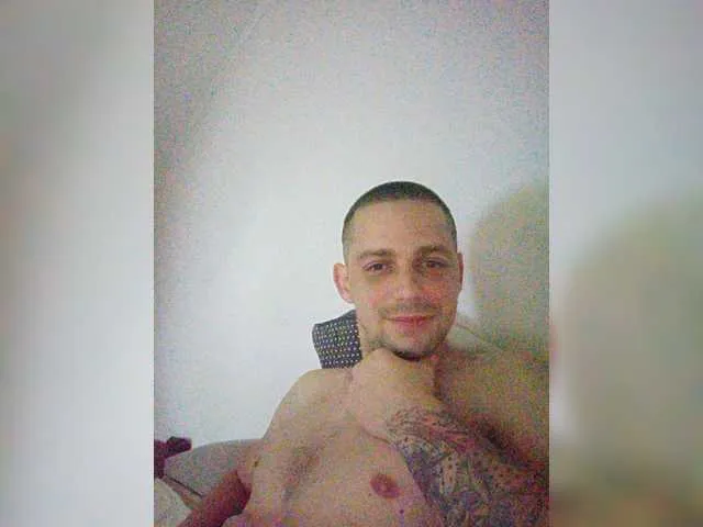 Live sex webcam photo for Bigbolt18a #276742175