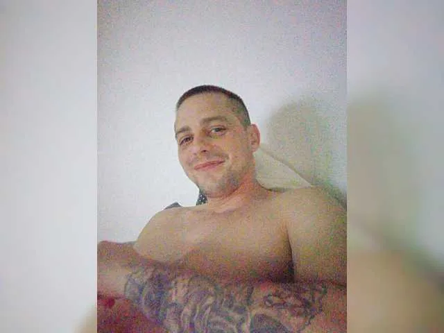 Live sex webcam photo for Bigbolt18a #276786346