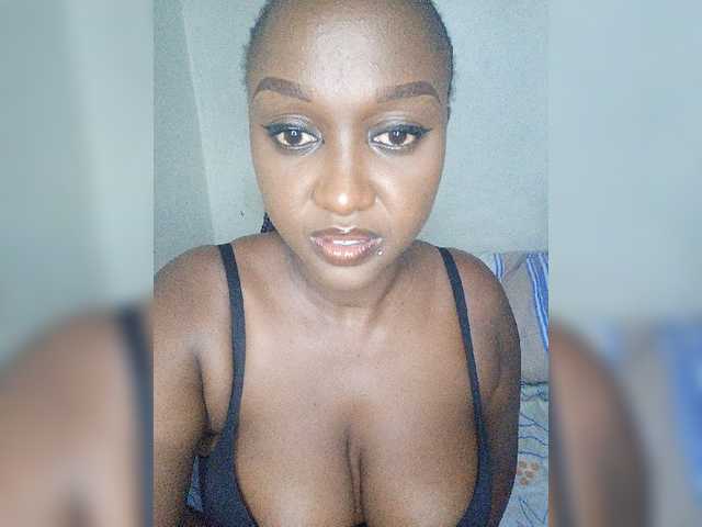 Live sex webcam photo for Bigbooooies #277030343