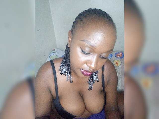 Live sex webcam photo for Bigbooooies #277038494