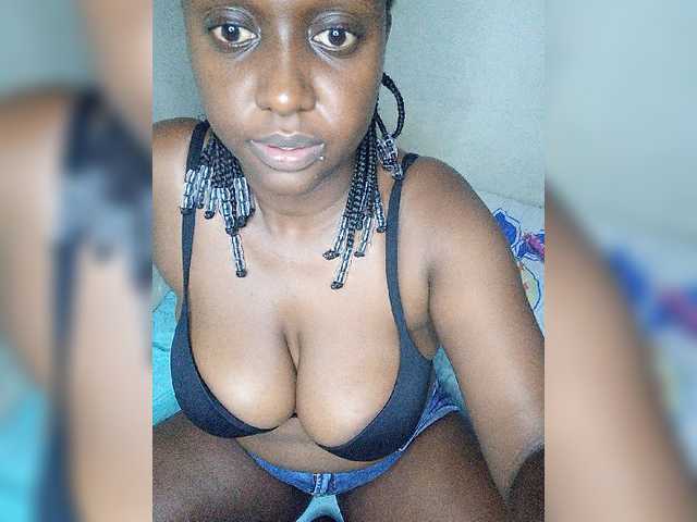 Live sex webcam photo for Bigbooooies #277259397