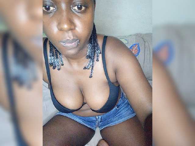 Live sex webcam photo for Bigbooooies #277366035