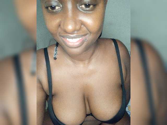 Live sex webcam photo for Bigbooooies #277411279