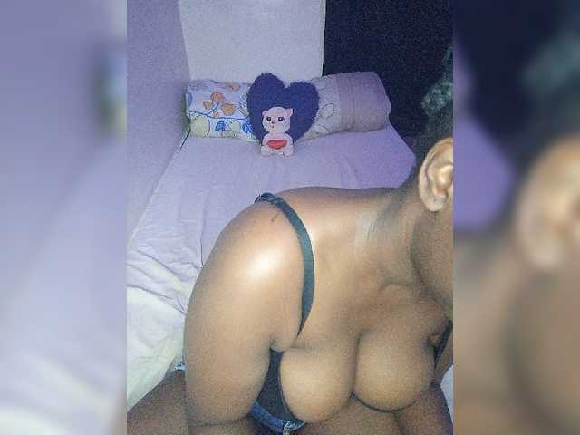 Live sex webcam photo for Bigbooooies #277499030