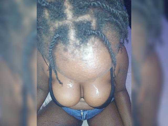 Live sex webcam photo for Bigbooooies #277617670