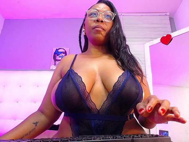 Live sex webcam photo for Bigbootymia #290011262