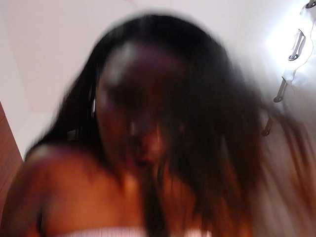 Live sex webcam photo for Bigbootymia #290611371