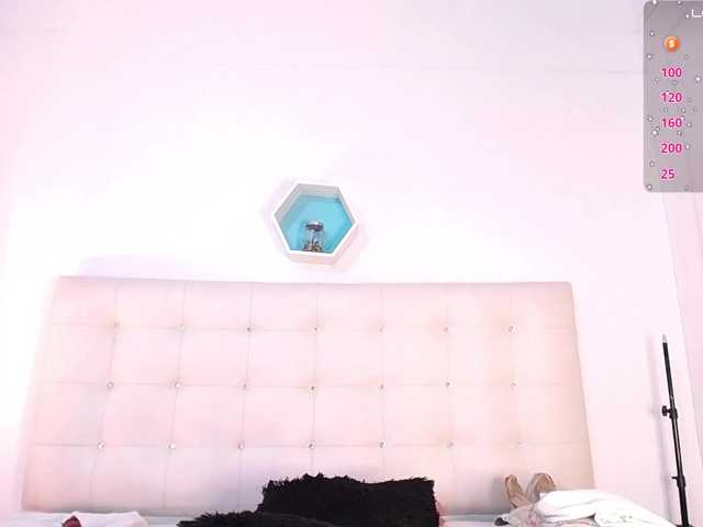 Live sex webcam photo for Bigbootymia #290961957