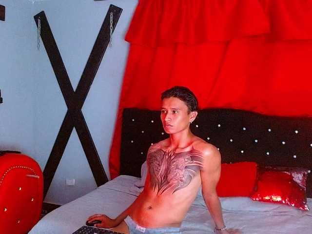 Live sex webcam photo for Bigcocoa- #276883019