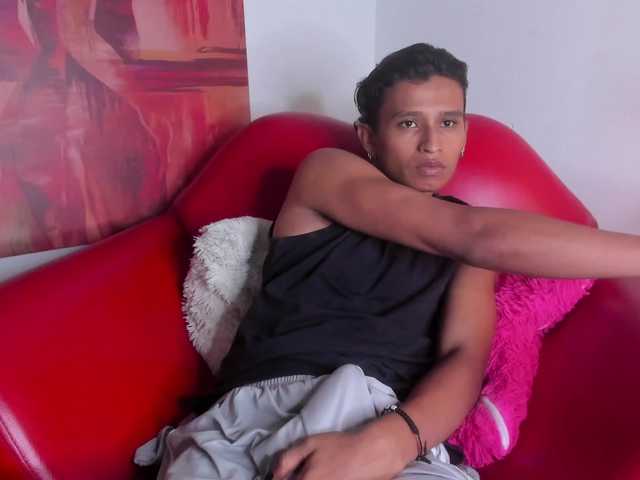 Live sex webcam photo for Bigcocoa- #276895675