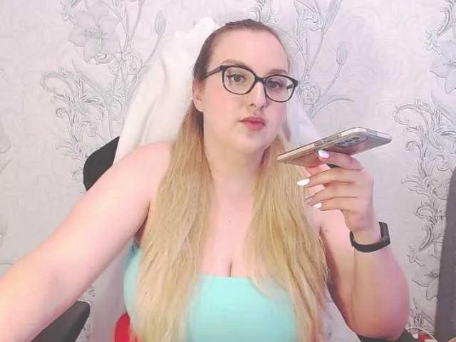 Live sex webcam photo for BigDreamX #273176409