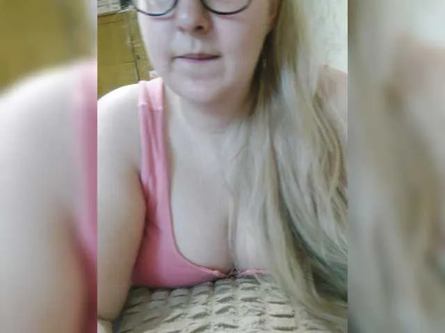 Live sex webcam photo for BigDreamX #273729545
