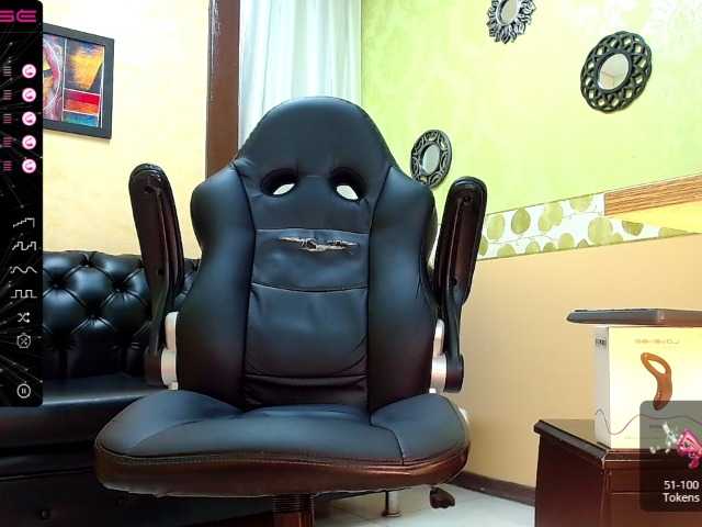 Live sex webcam photo for BiggJhony #275611265