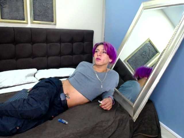 Live sex webcam photo for Biggle33 #273977064