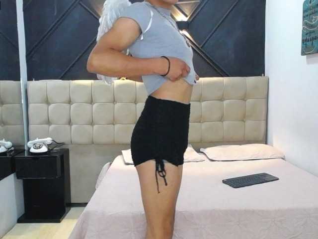 Live sex webcam photo for Biggle33 #274029366