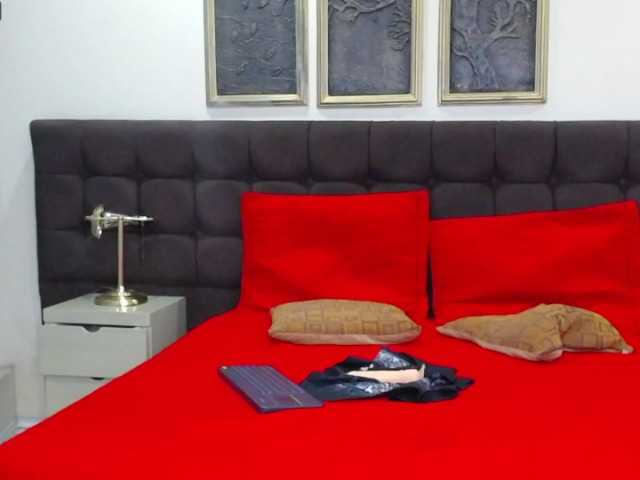 Live sex webcam photo for Biggle33 #274113494