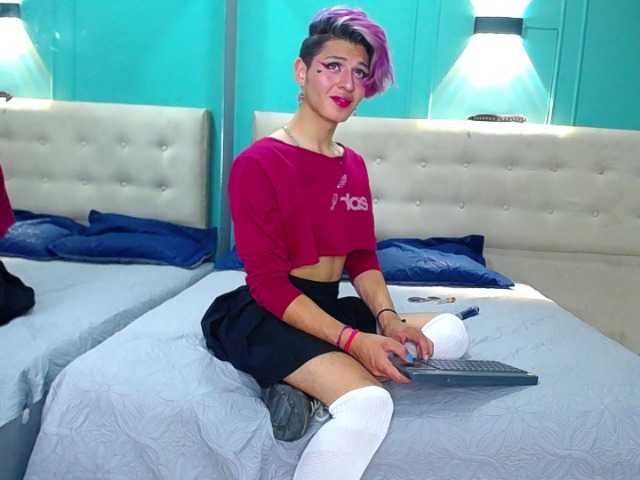 Live sex webcam photo for Biggle33 #274179132