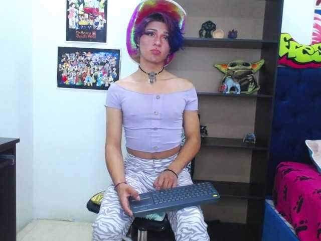 Live sex webcam photo for Biggle33 #274267479