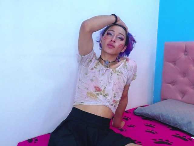 Live sex webcam photo for Biggle33 #274431019