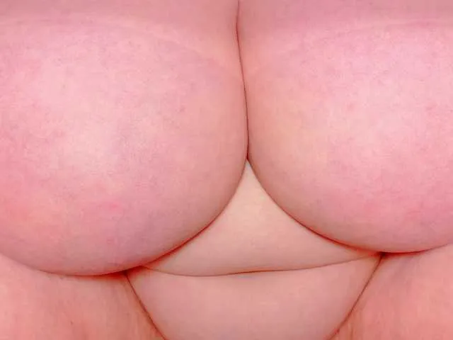 Live sex webcam photo for BiggyMelon #290637548