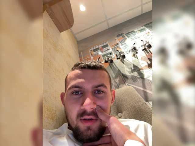 Live sex webcam photo for Bigleg22 #276738455