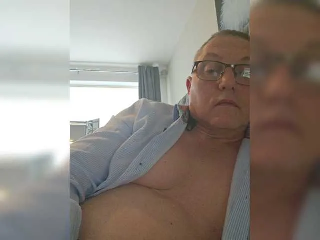 Live sex webcam photo for Bijiminy #276431939