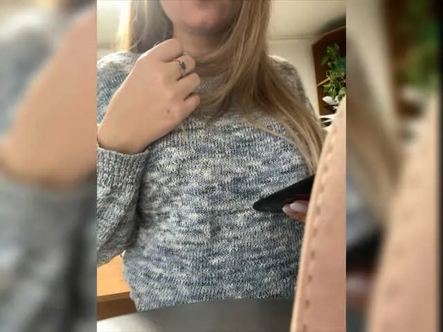 Live sex webcam photo for BitingKITTY #276886275