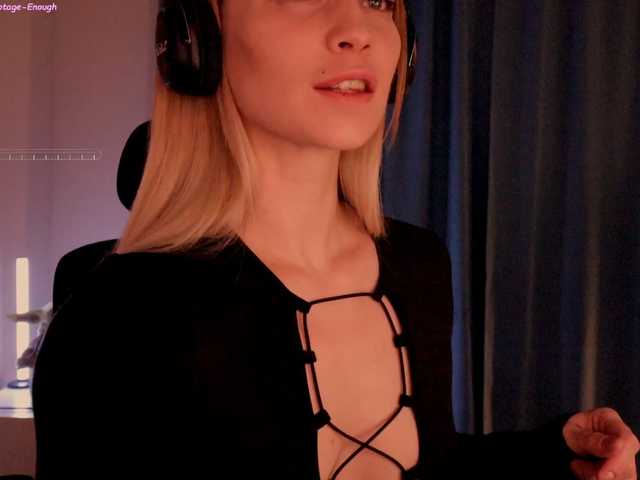 Live sex webcam photo for BlackMonro #290351229