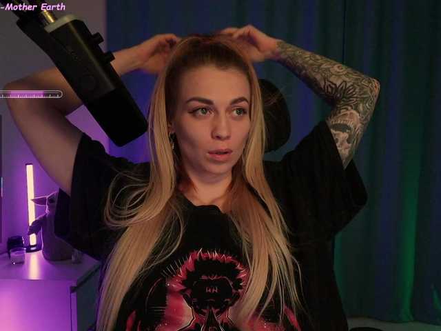 Live sex webcam photo for BlackMonro #290498864