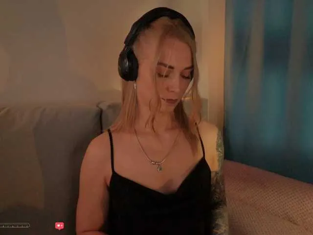 Live sex webcam photo for BlackMonro #292097976