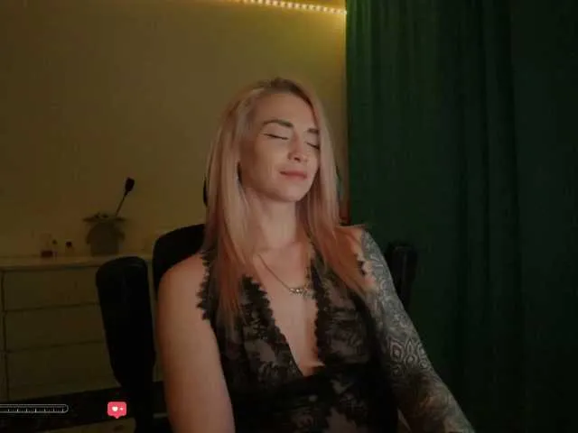 Live sex webcam photo for BlackMonro #293227392