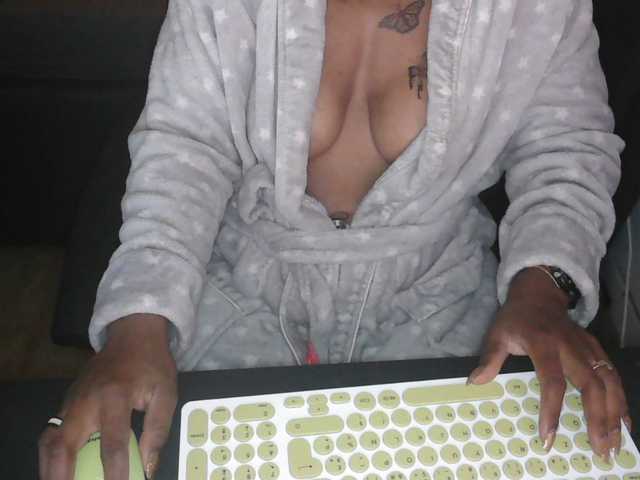 Live sex webcam photo for Blackbabe #290881919