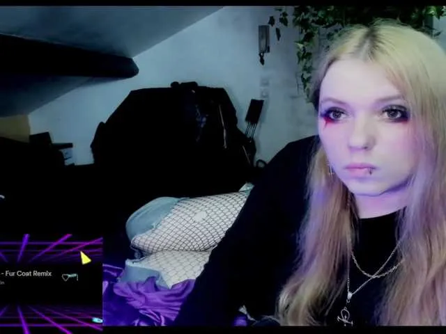 Live sex webcam photo for Blacklimoon #275593284