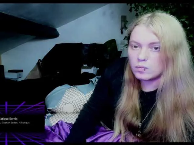 Live sex webcam photo for Blacklimoon #275876160