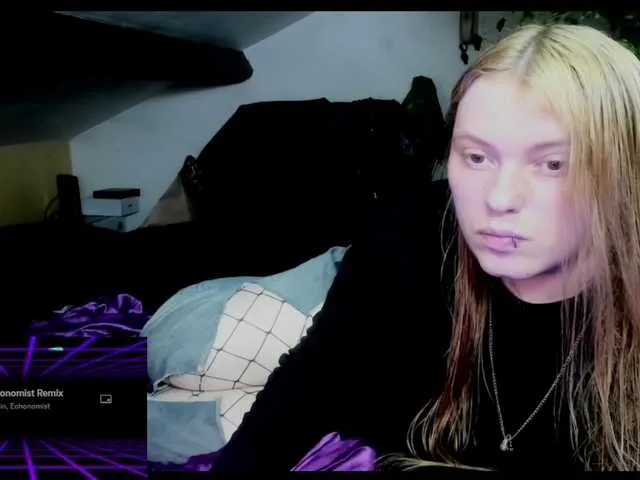 Live sex webcam photo for Blacklimoon #275919830