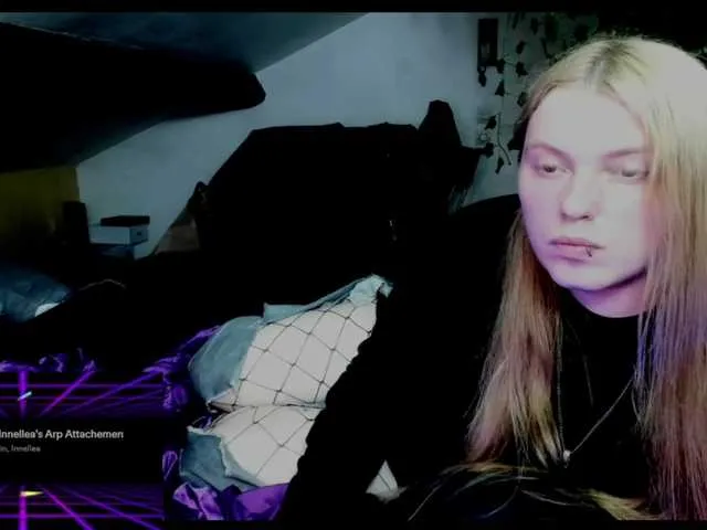 Live sex webcam photo for Blacklimoon #275922252