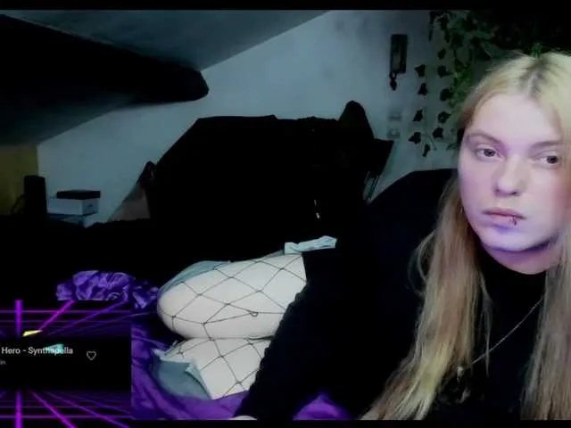 Live sex webcam photo for Blacklimoon #275957821